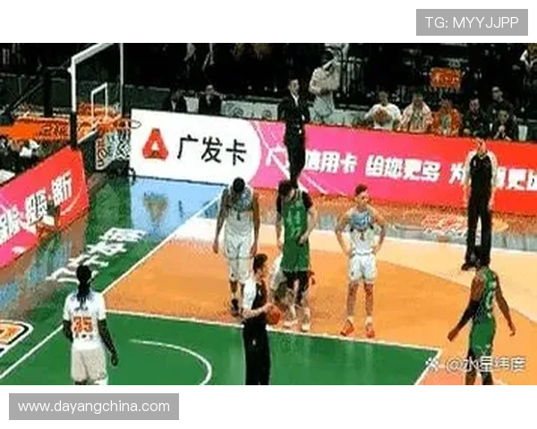 [CBA]新疆快速反击 哈雷尔长驱直入双手暴扣.